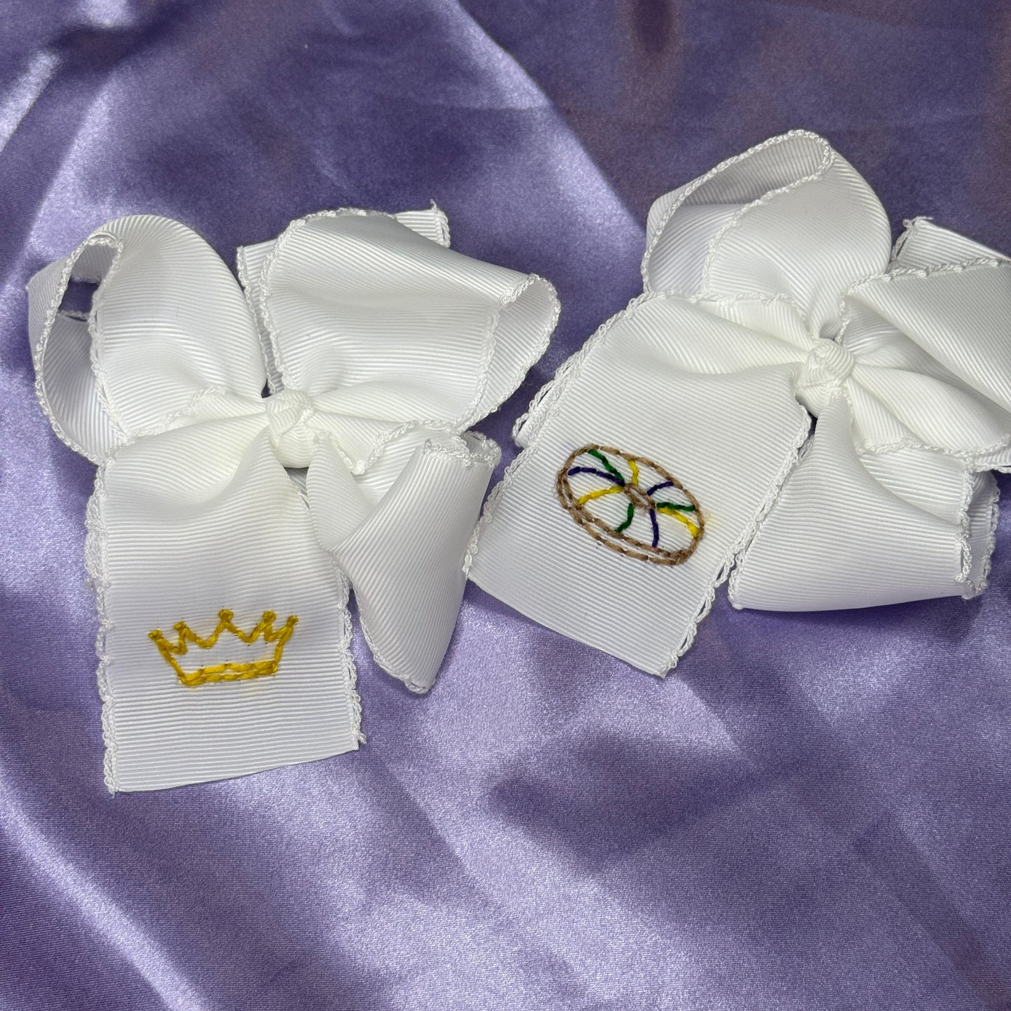 5 inch King Cake Bow - White