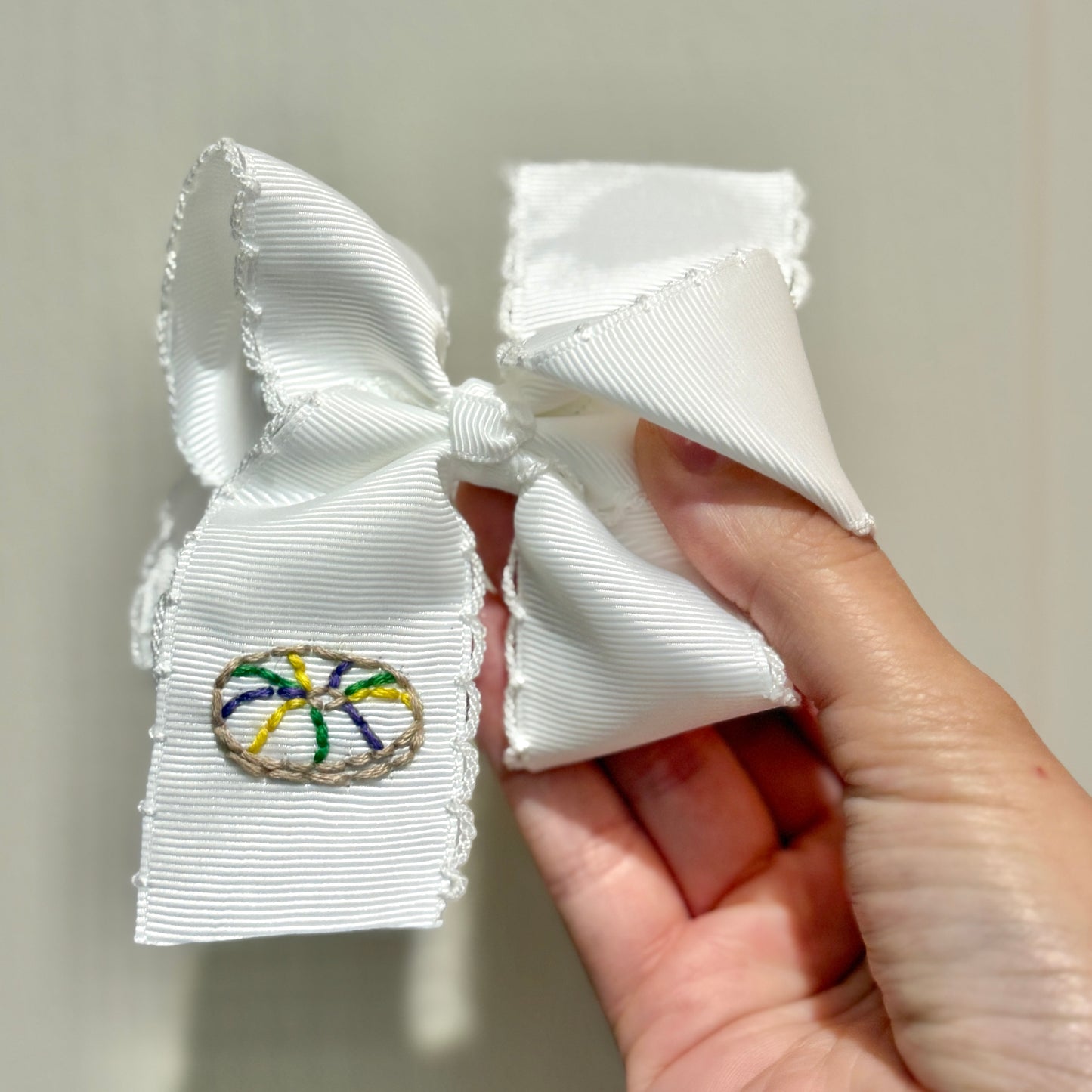4 inch King Cake Bow - White