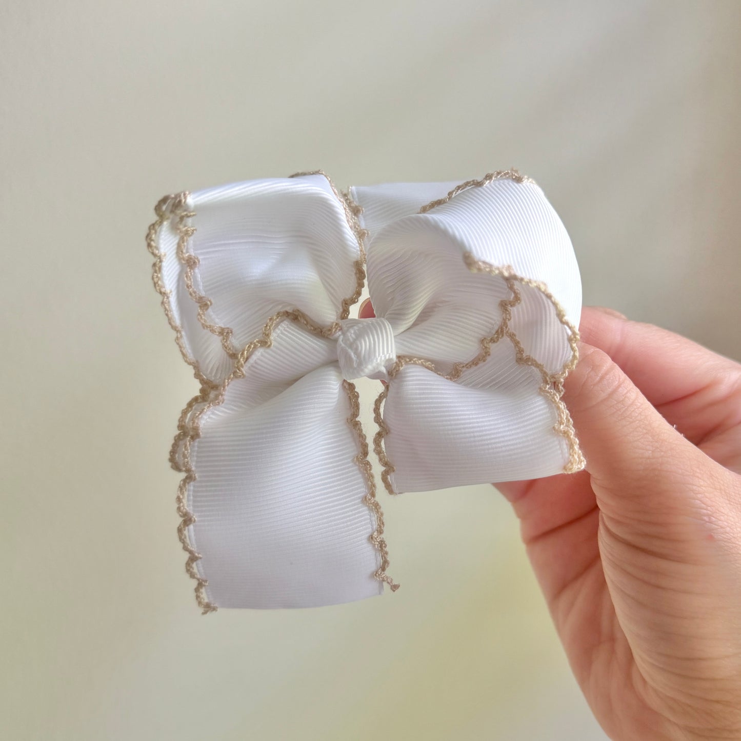 4 Inch - White with Tan Moonstitch Bow